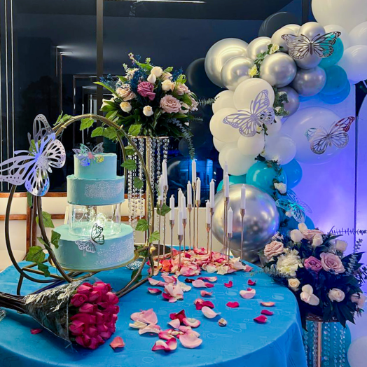 Mesa de centro en evento de quince años